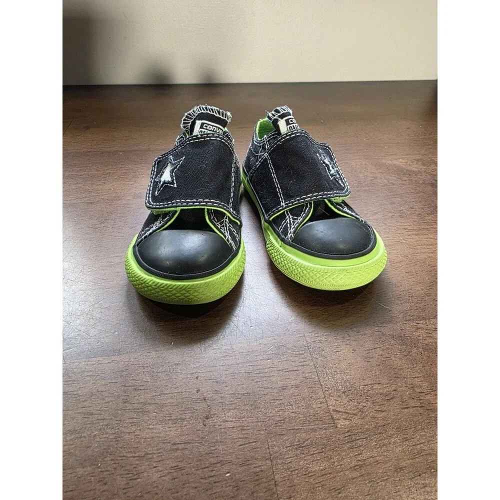 Converse One Star Infant Size 6 Black Lime Green Hook and Loop Sneakers